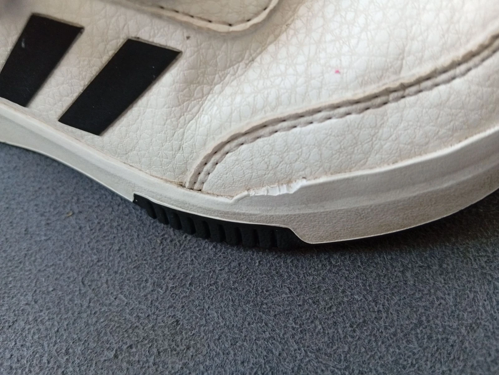 Tênis Adidas infantil brancos e pretos - Tamanho 29 - Com velcro – photo 4